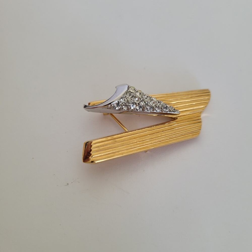 Givenchy Vintage Gold Tone Clear Rhinestone Brooch Pin Medium 2inch Stepped 1978 - Picture 3 of 7